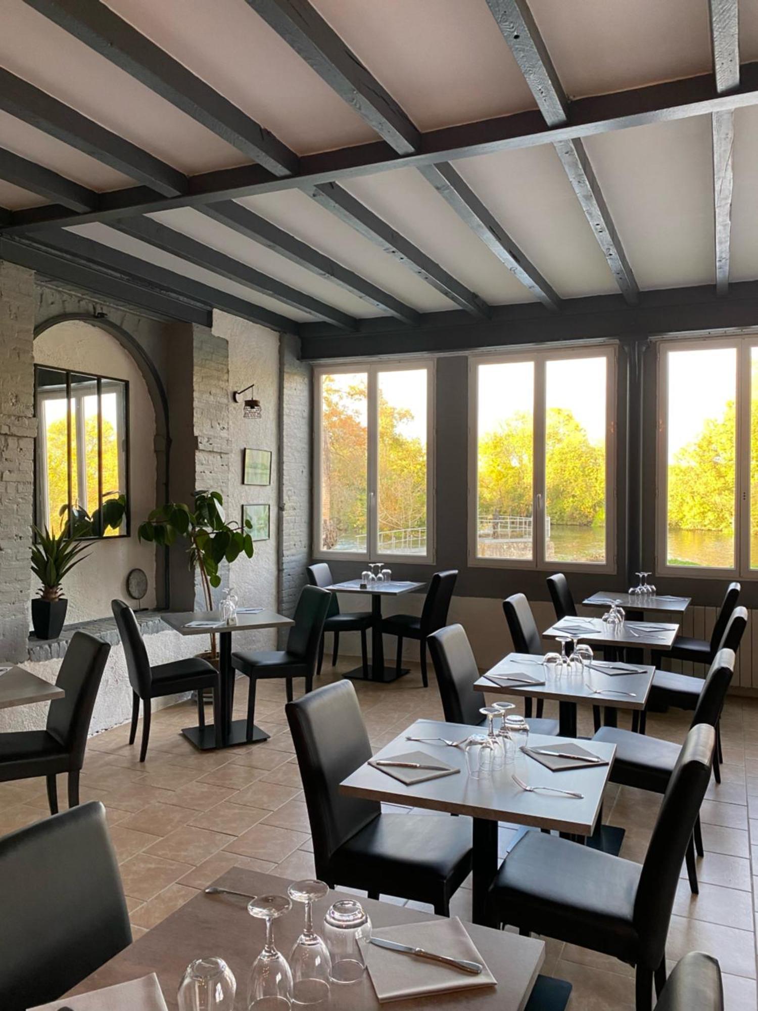 Domaine De La Courbe Hotel & Spa Le Lude Exterior foto