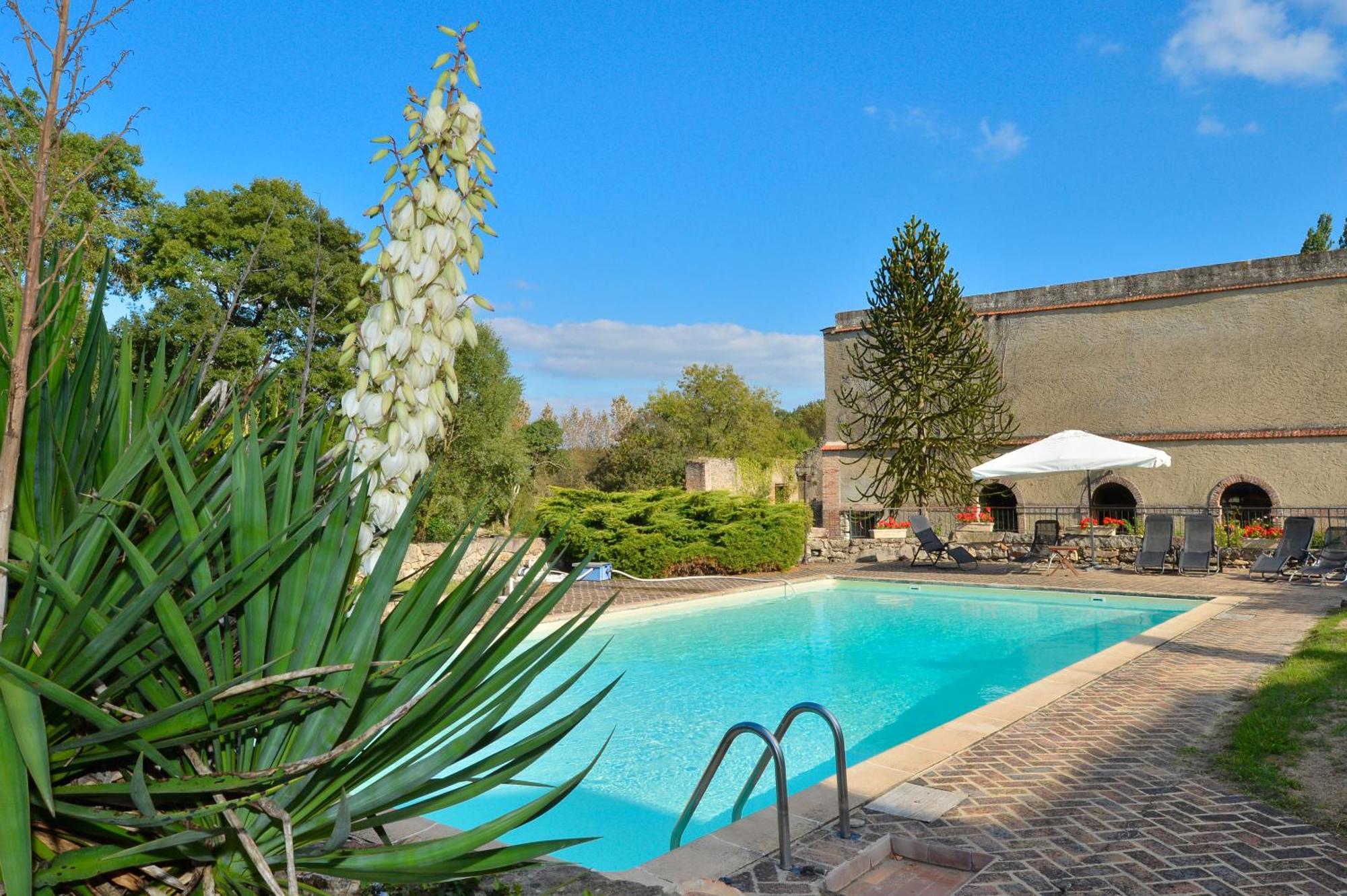 Domaine De La Courbe Hotel & Spa Le Lude Exterior foto